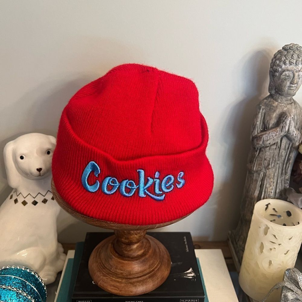 Cookies Embroidered Skull Cap Beanie two tone red and blue. Acrylic. Winter.